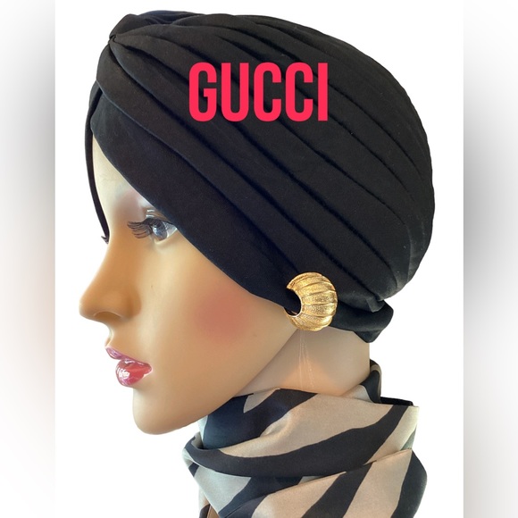 Gold Shell Design Clip Earrings Vintage 1980’s. (Twr)